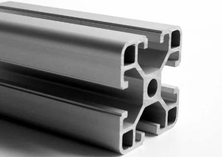 鋁材自身的材料特性使得在工業應用領域使用廣泛